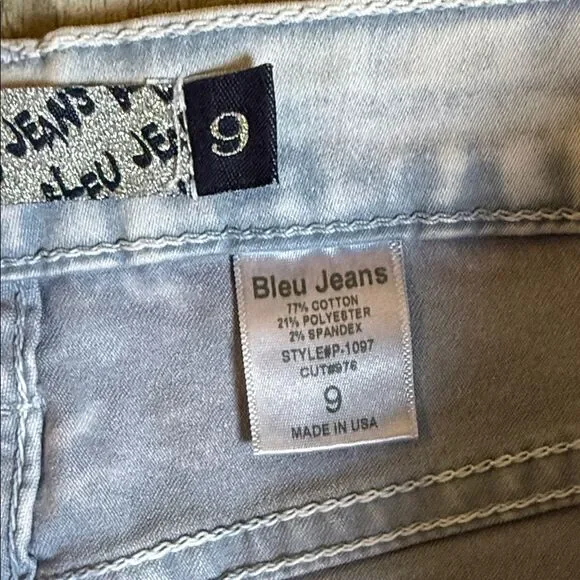 Light Blue Jeans - Picture 5 of 6